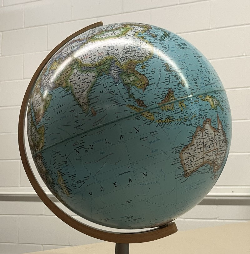 National Geographic Globe Lamp